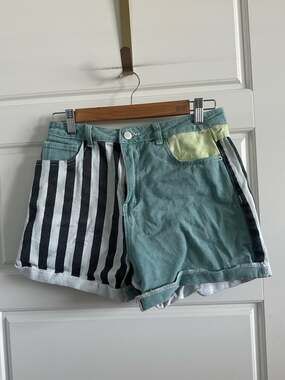 SHEIN Medium Mixed Stripe Colorful Shorts Retro 70s Boho Groovy Festival